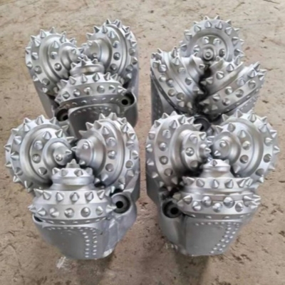 एयर ड्रिलिंग Iadc 545 हार्ड रॉक ट्रिकोन बिट तेल के लिए अच्छी तरह से इलास्टोमर सील असर के साथ