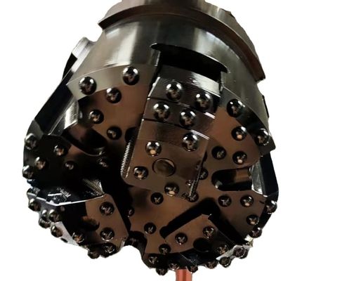 1200 मिमी स्लाइडिंग स्ट्रोक डीप एक्सप्लोरेशन रिग के लिए अधिकतम. 1400 मीटर की ड्रिलिंग गहराई और प्रदर्शन