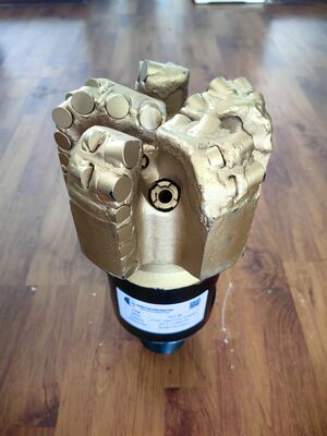 8 1/2 इंच 5 ब्लेड पीडीसी ड्रिल बिट एपीआई आरईजी धागे के साथ पानी के कुएं ड्रिलिंग के लिए